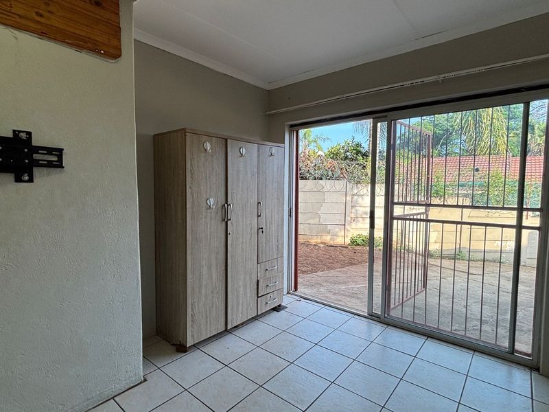 BACHELOR APARTMENT TO LET - Photo 3