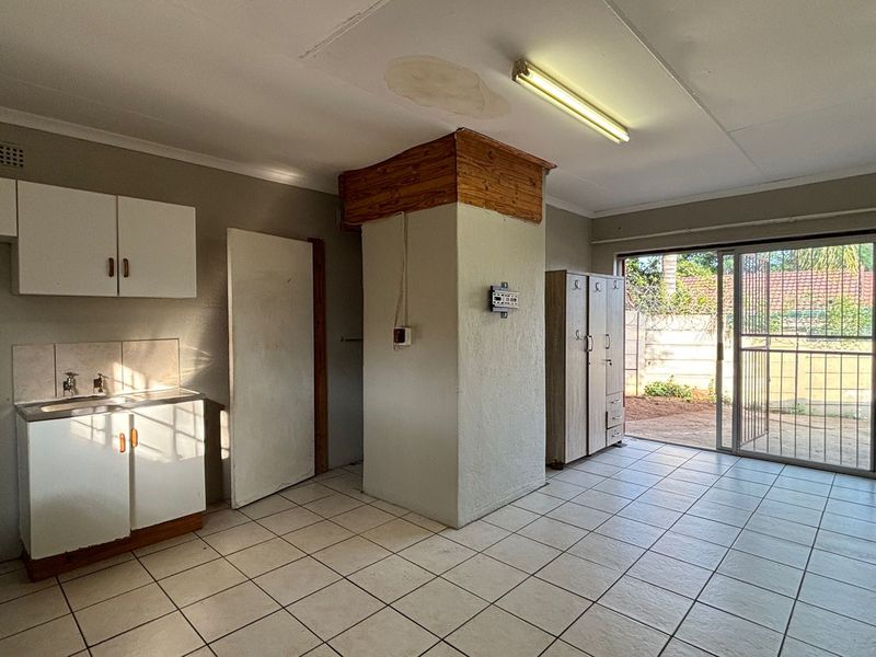 BACHELOR APARTMENT TO LET - Photo 4