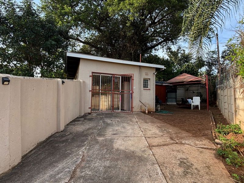 BACHELOR APARTMENT TO LET - Photo 2