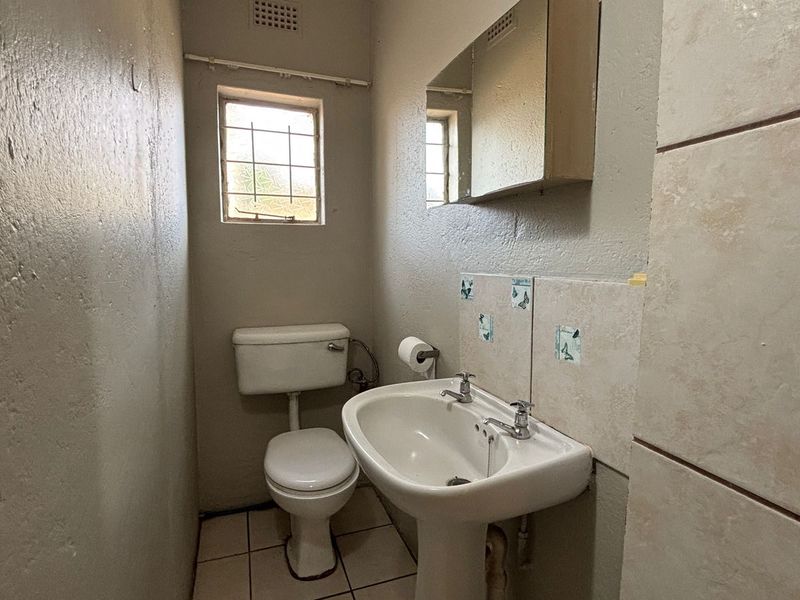 BACHELOR APARTMENT TO LET - Photo 8