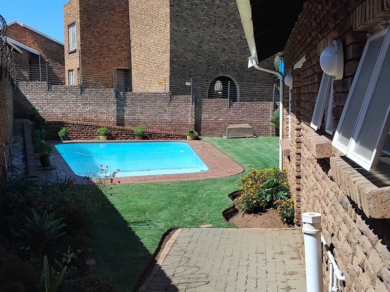 Townhouse For Sale In Kempton Park - Photo 10