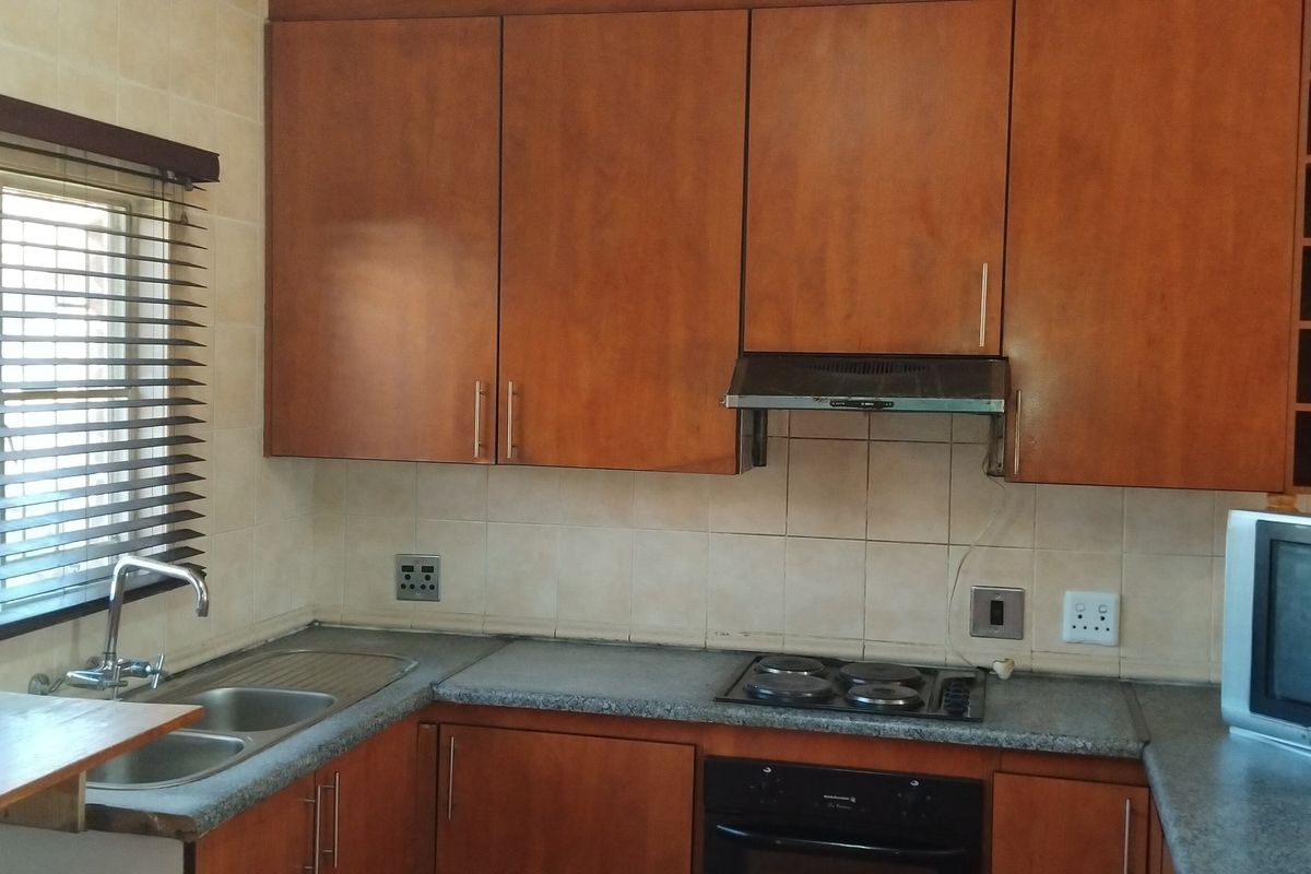 Townhouse For Sale In Kempton Park - Photo 5