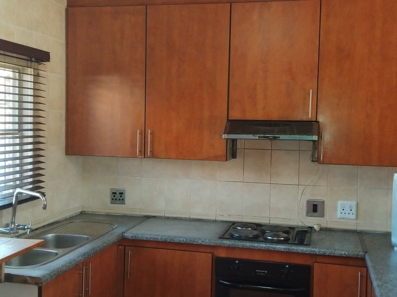 Townhouse For Sale In Kempton Park - Photo 5