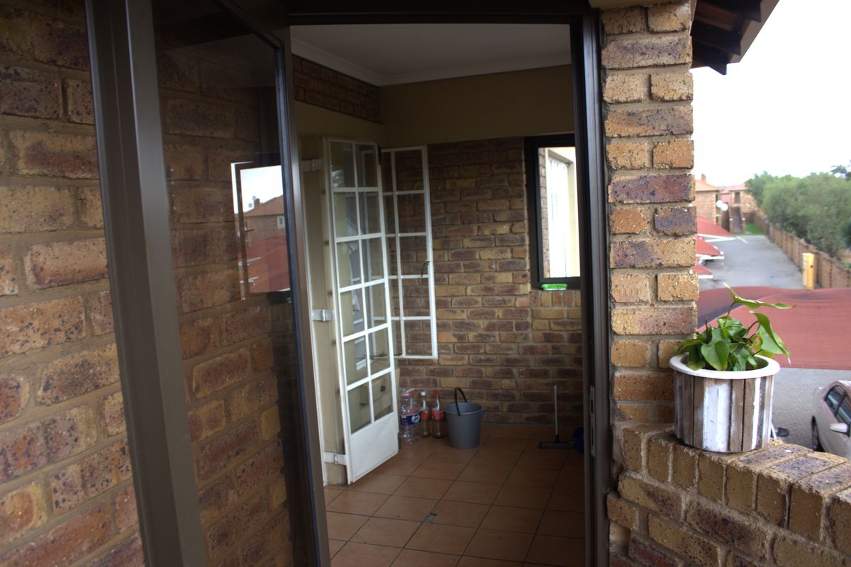 Modern Elegance in Terenure – Your Dream Townhouse Awaits! - Photo 3