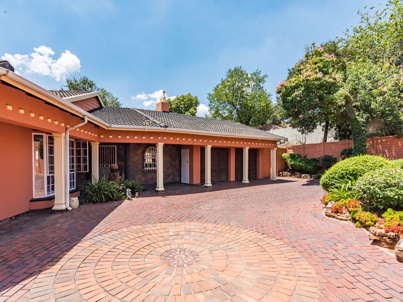 A TRULY SPECIAL DESIGNED FAMILY HOME WITH AN ABUNDANCE OF NATURAL LIGHT...... - Photo 2