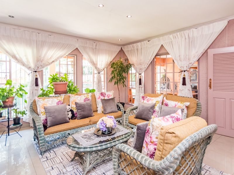 A TRULY SPECIAL DESIGNED FAMILY HOME WITH AN ABUNDANCE OF NATURAL LIGHT...... - Photo 9