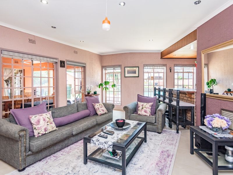 A TRULY SPECIAL DESIGNED FAMILY HOME WITH AN ABUNDANCE OF NATURAL LIGHT...... - Photo 7