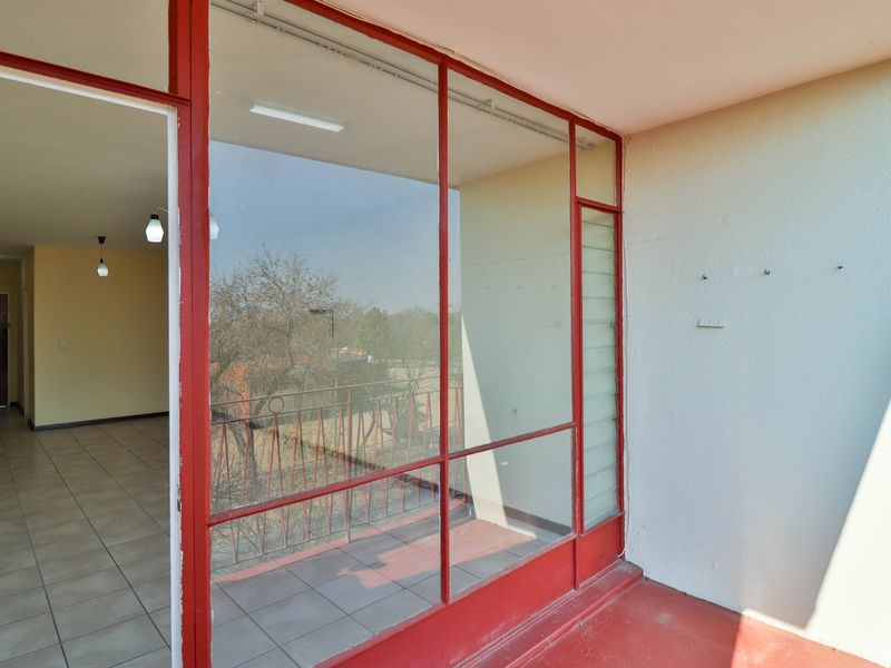 2 Bed 1 Bath Investment Property Situated In A Quiet, Clean And Dignified Suburb, - Photo 9