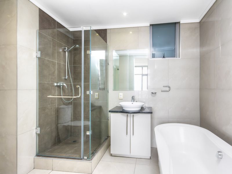 Luxury 2-Bedroom Apartment in Hydro Park, Sandton – Breath-taking Views! - Photo 8