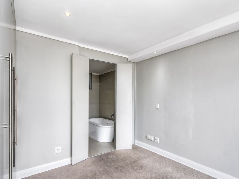 Luxury 2-Bedroom Apartment in Hydro Park, Sandton – Breath-taking Views! - Photo 6