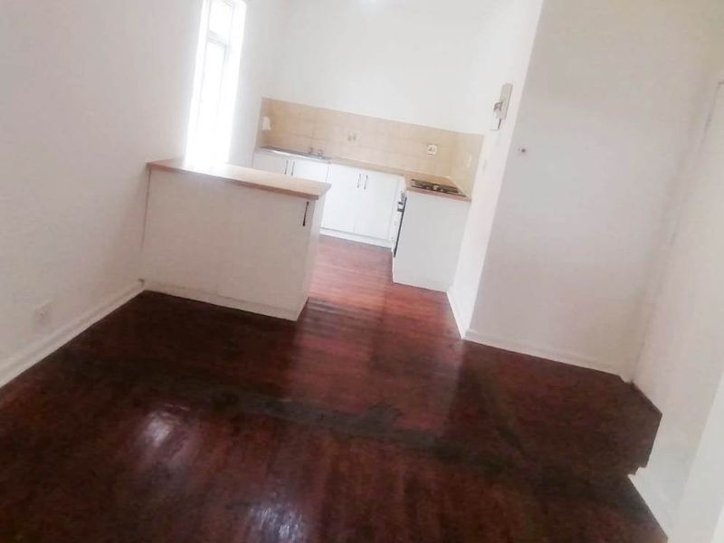 CENTRAL 2 BED 1 BATH APARTMENT FOR RENT - Photo 4