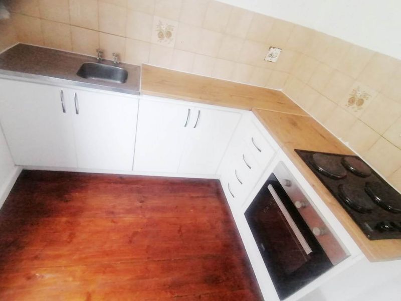CENTRAL 2 BED 1 BATH APARTMENT FOR RENT - Photo 2