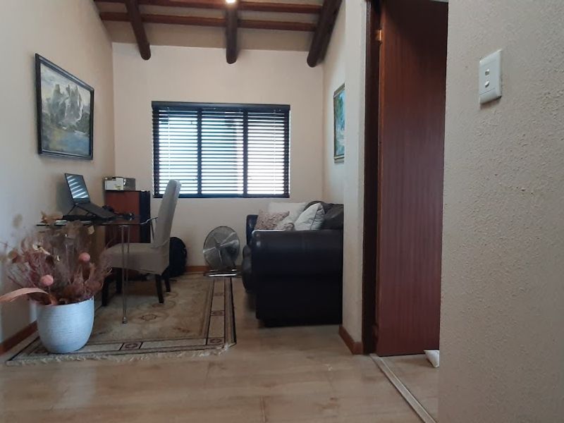 Stylish and Sophisticated! - Photo 6