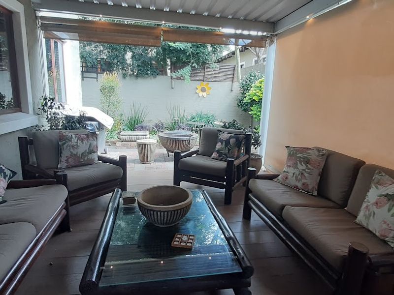 Stylish and Sophisticated! - Photo 4