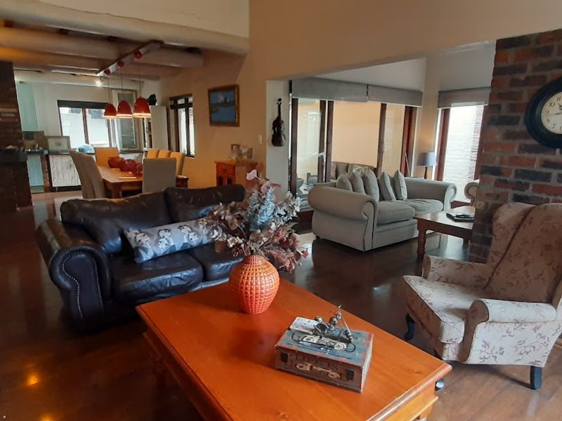 Stylish and Sophisticated! - Photo 3