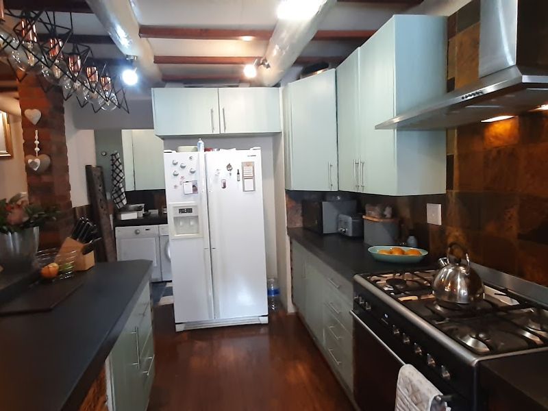 Stylish and Sophisticated! - Photo 5