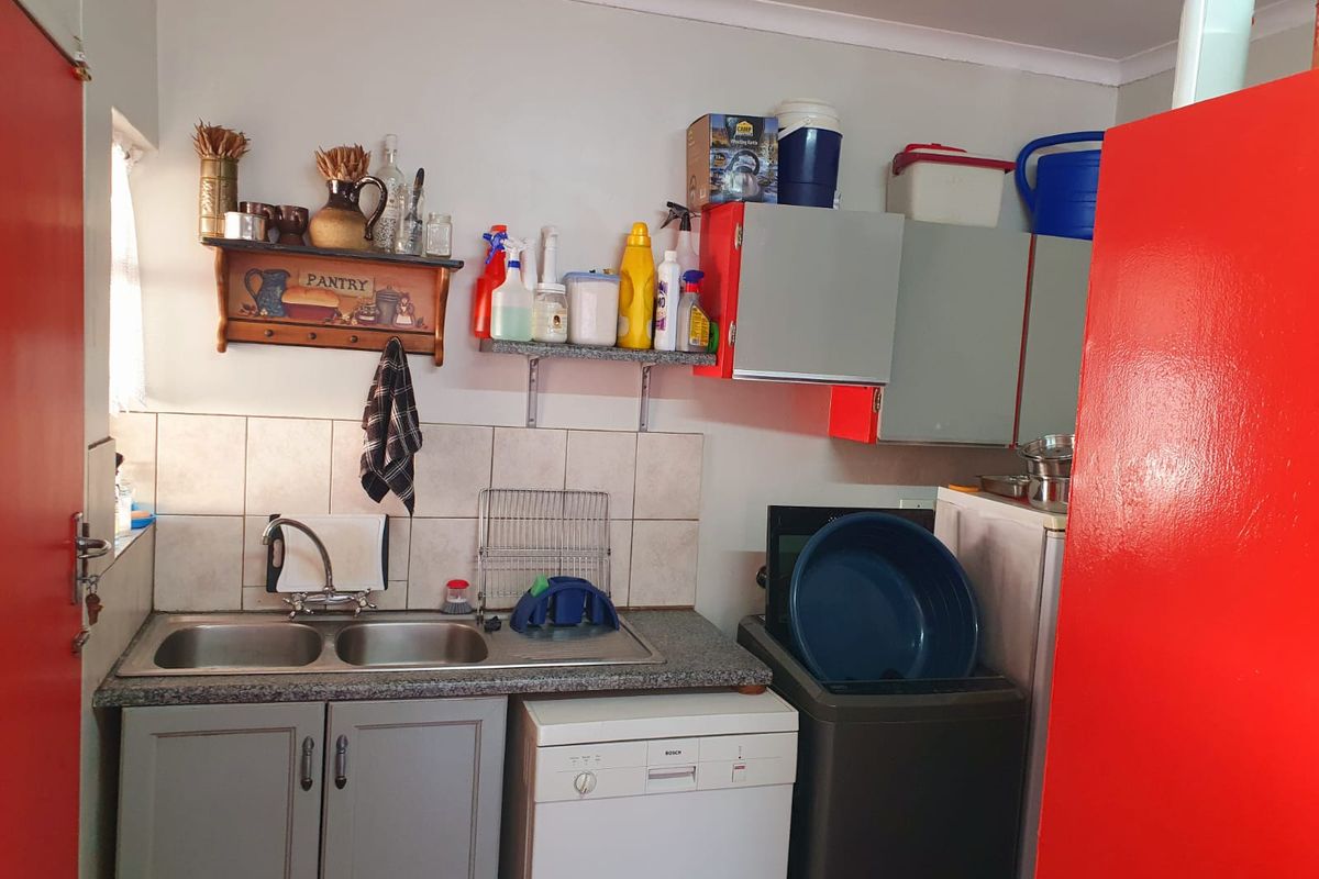 Modern Spacious Home! - Photo 2