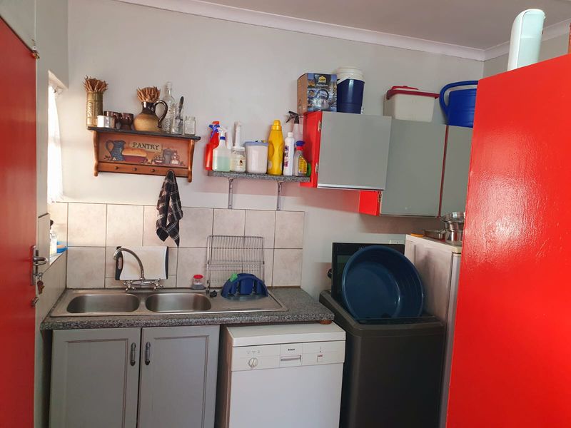 Modern Spacious Home! - Photo 2