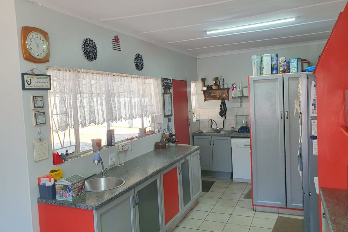 Modern Spacious Home! - Photo 4