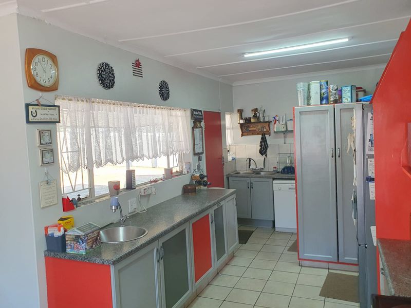 Modern Spacious Home! - Photo 4