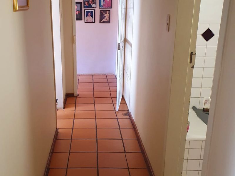 Modern Spacious Home! - Photo 7