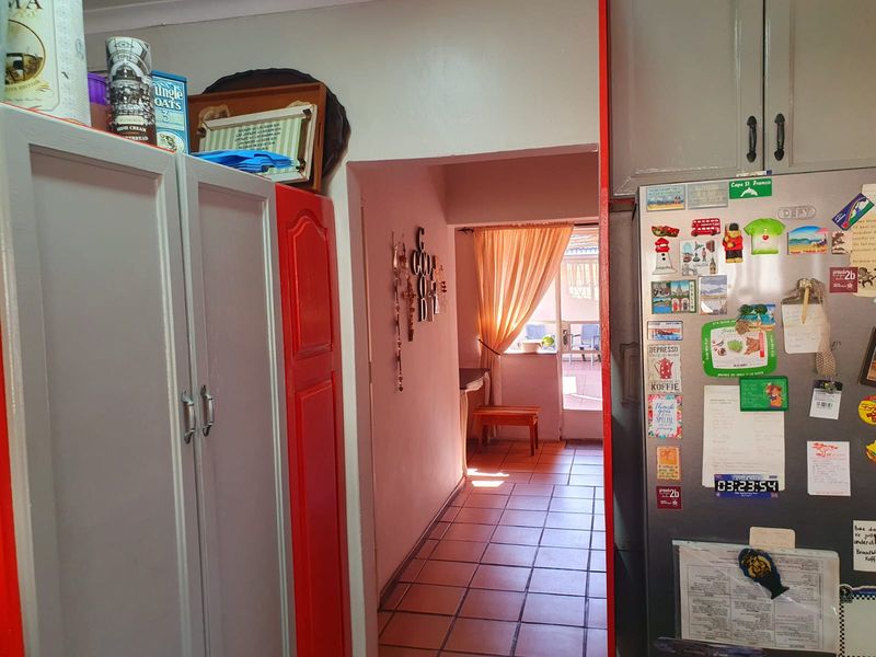 Modern Spacious Home! - Photo 6