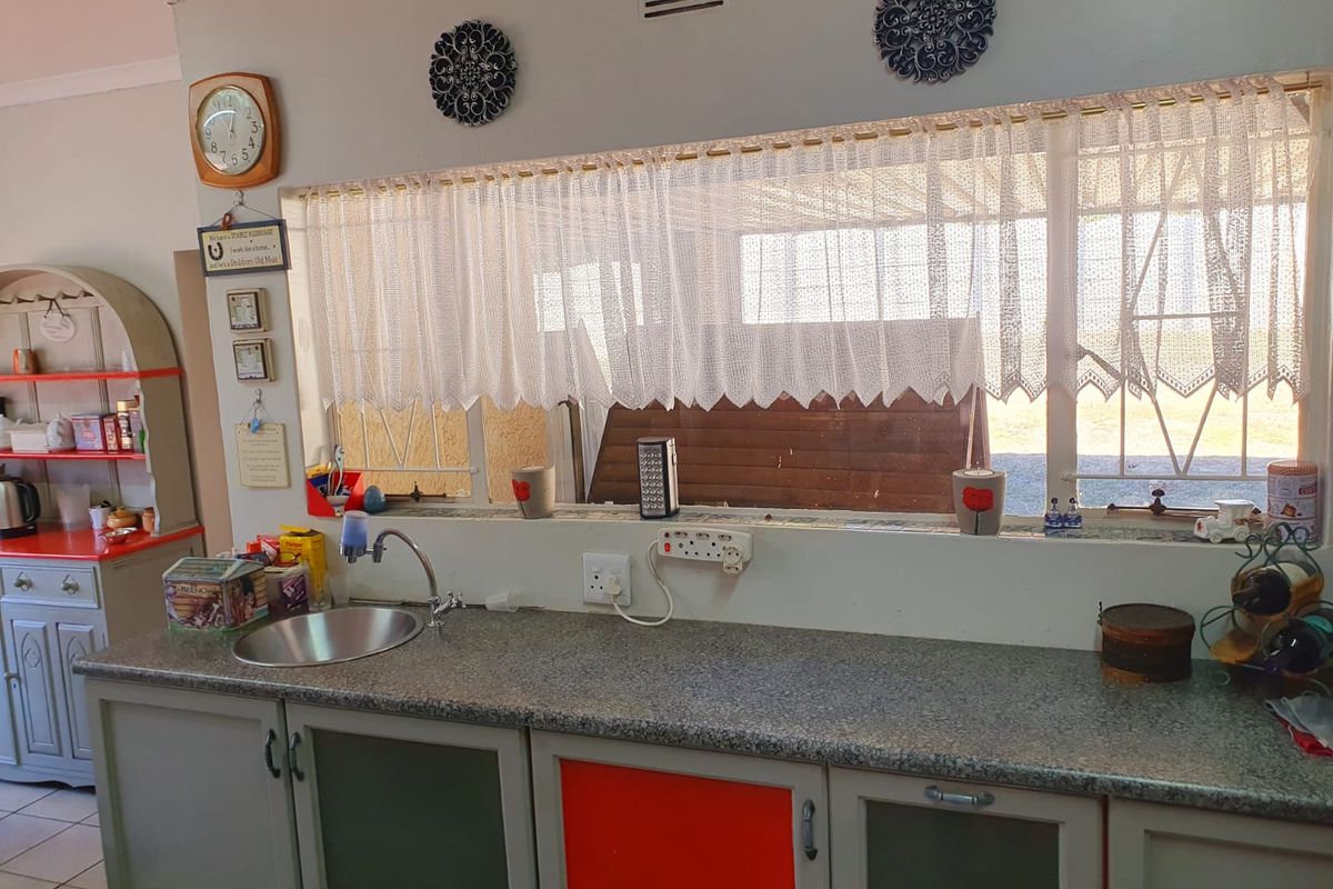 Modern Spacious Home! - Photo 3