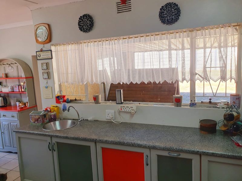 Modern Spacious Home! - Photo 3