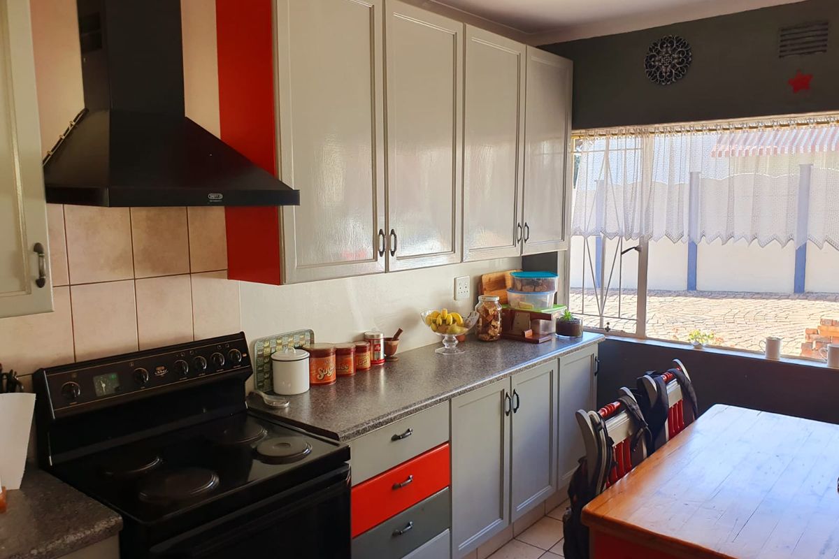 Modern Spacious Home! - Photo 5