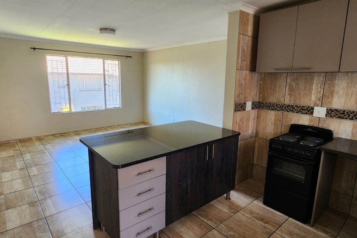 Newly renovated Townhouse! - Photo 2