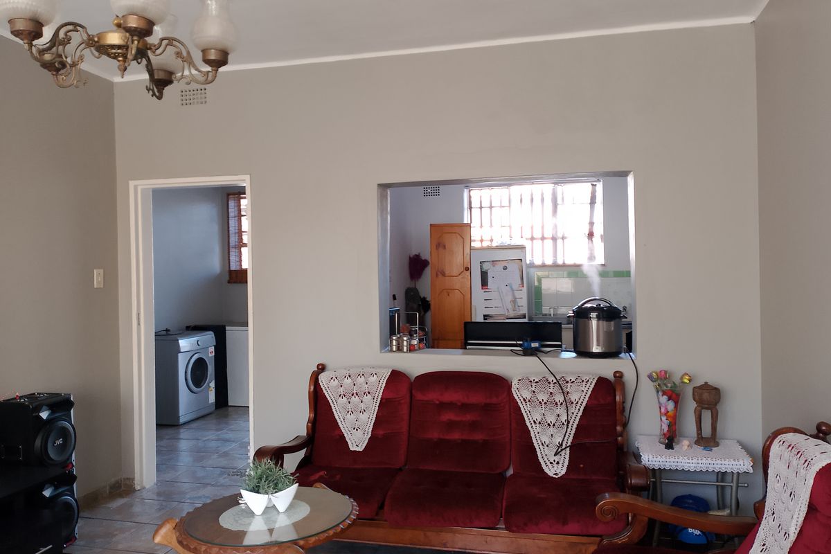 1 Bedroom Flat For Sale in Lambton - Photo 2