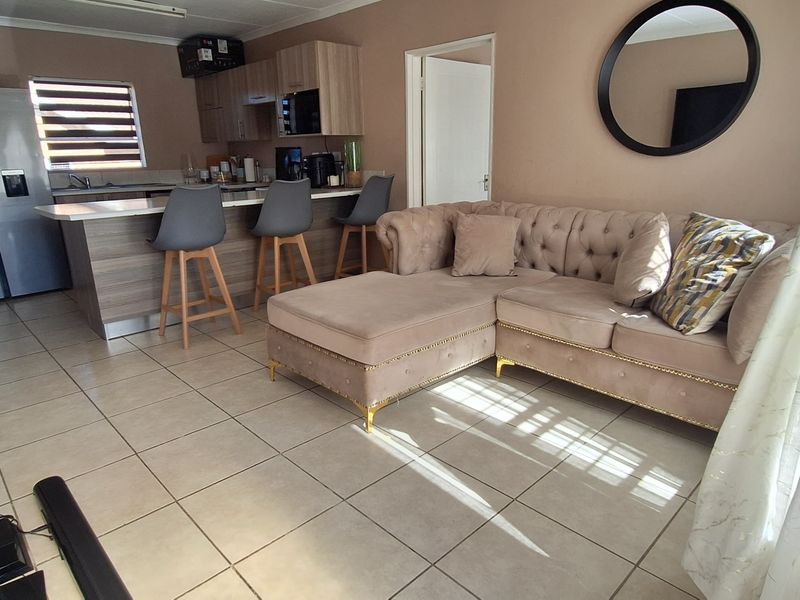 2 Bedroom 2 Bathroom Apartment - Photo 6