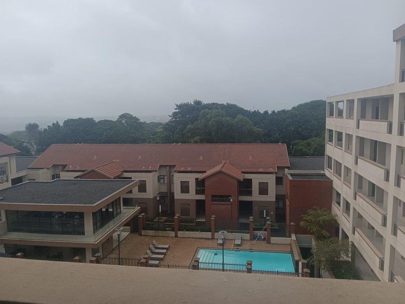 Modern Studio Apartment with Scenic Views - Photo 8