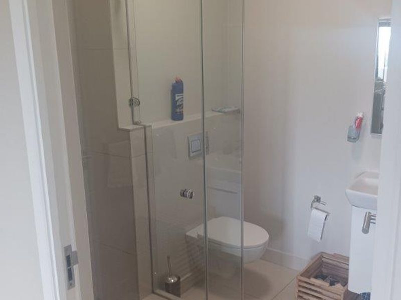 Modern Studio Apartment with Scenic Views - Photo 6