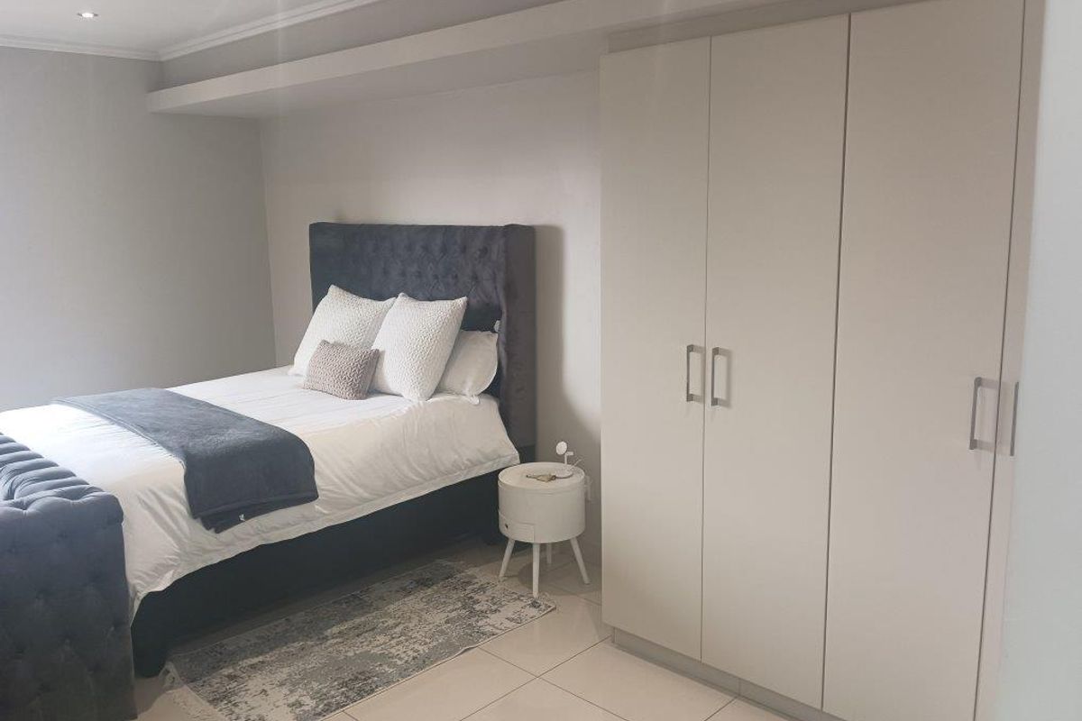 Modern Studio Apartment with Scenic Views - Photo 5