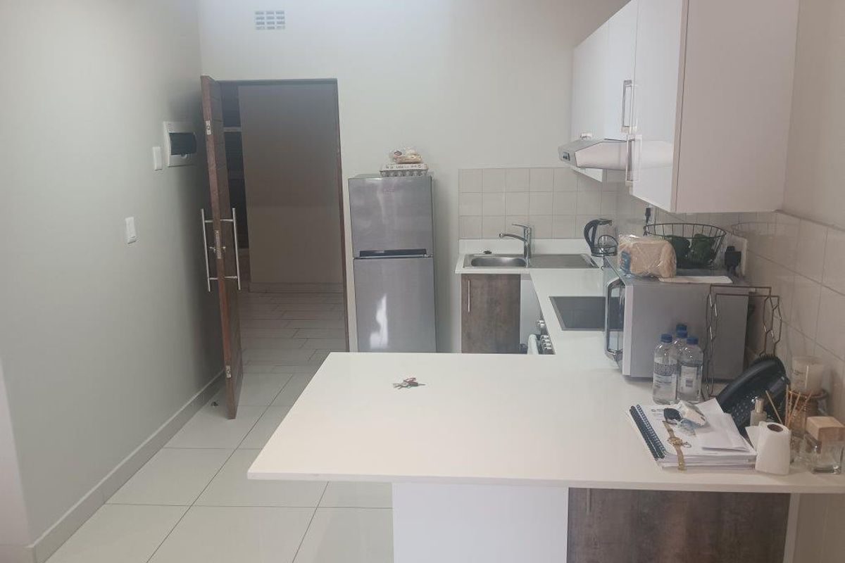 Modern Studio Apartment with Scenic Views - Photo 2