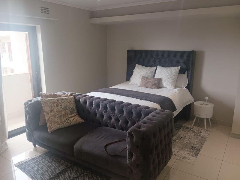 Modern Studio Apartment with Scenic Views - Photo 4