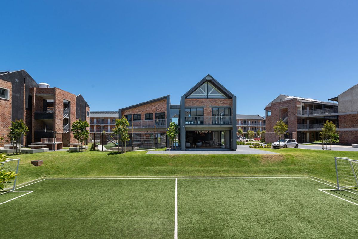 EXCLUSIVE INVESTMENT OPPORTUNITY - SECURE A BLOCK OF 30 TURNKEY UNITS FULLY TENANTED OR BRAND NEW! - Photo 2