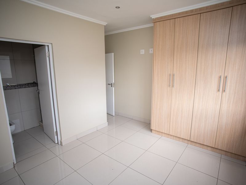 Modern 2-Bedroom Apartment with an aircon for sale in the Heart of Umhlanga Ridge - Photo 10