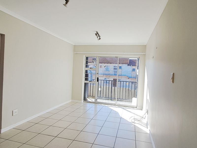 WALMER HEIGHTS 2 BED 1 BATH TOWNHOUSE FOR RENT - Photo 3