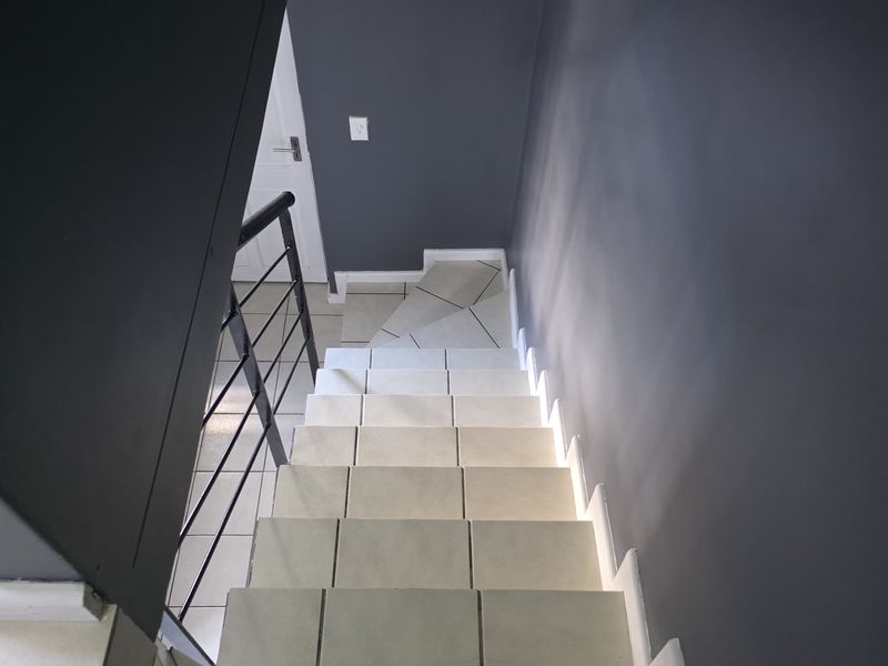Maitland, 95 Mountain View Villas - 2 Bedroom duplex apartment with allocated parking bay - Photo 1