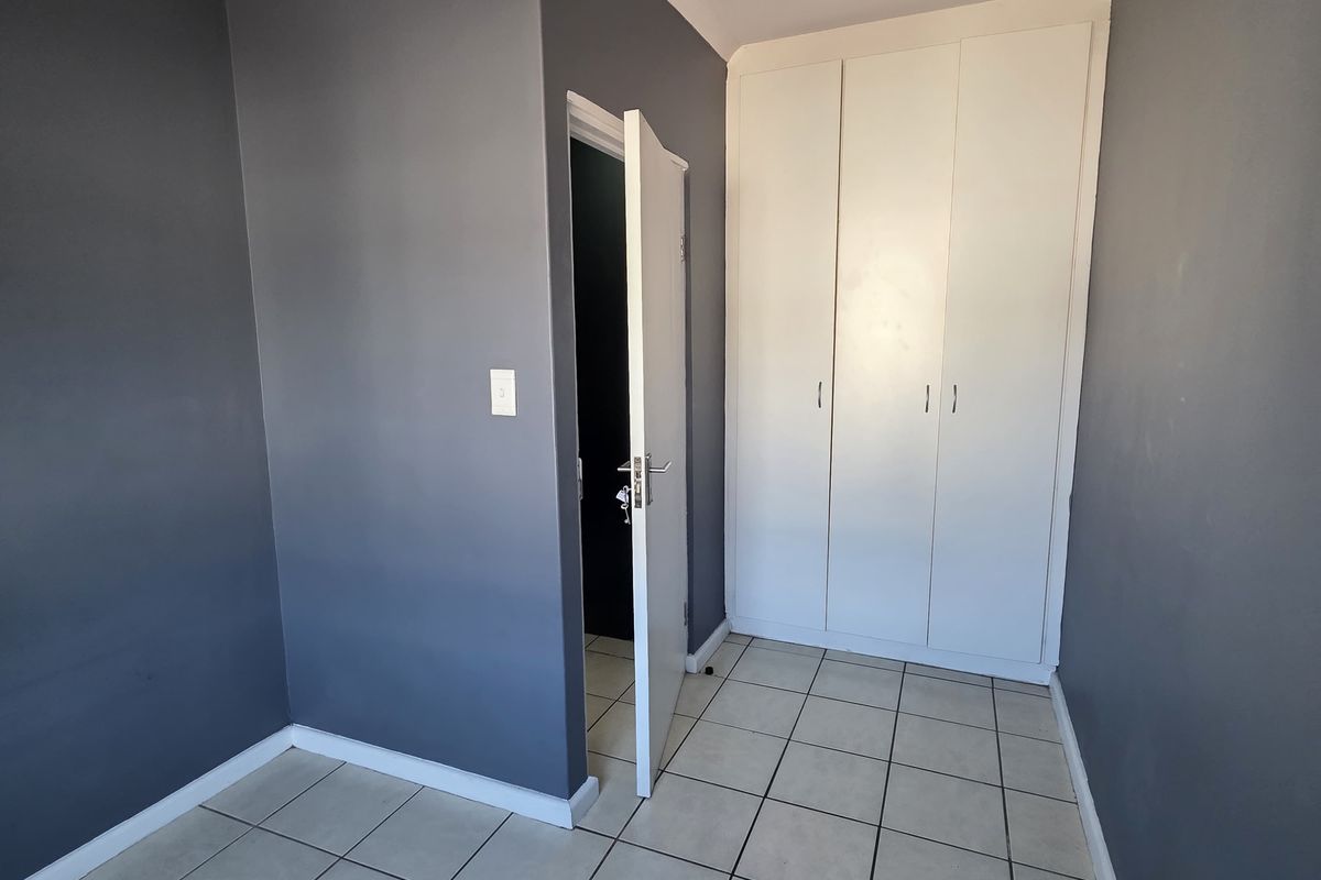 Maitland, 95 Mountain View Villas - 2 Bedroom duplex apartment with allocated parking bay - Photo 3