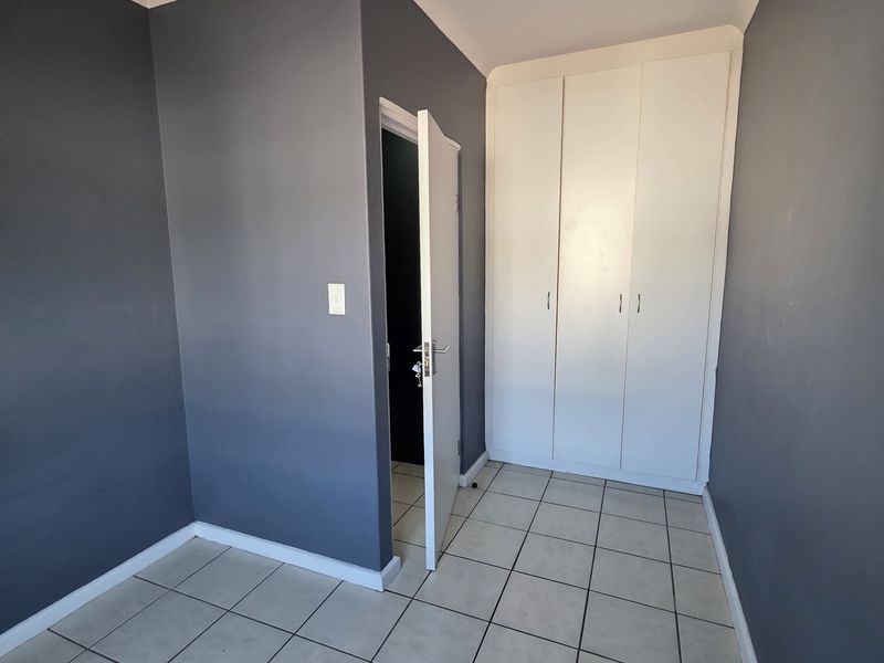 Maitland, 95 Mountain View Villas - 2 Bedroom duplex apartment with allocated parking bay - Photo 3