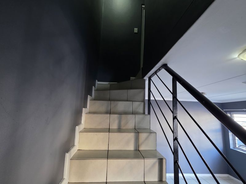 Maitland, 95 Mountain View Villas - 2 Bedroom duplex apartment with allocated parking bay - Photo 9