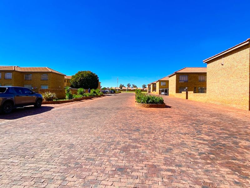 Bachelor and 1 bedroom for sale - Photo 2