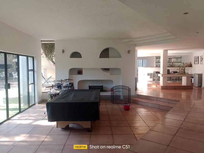 6 Bedroom House for Sale in Sonneveld - Photo 3