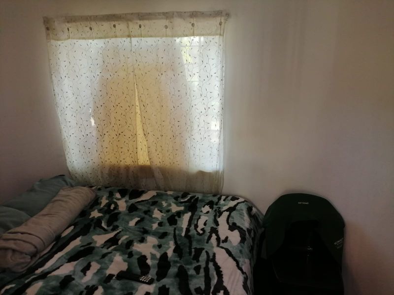 GREAT INVESTMENT - Bachelor flats close to University! - Photo 8