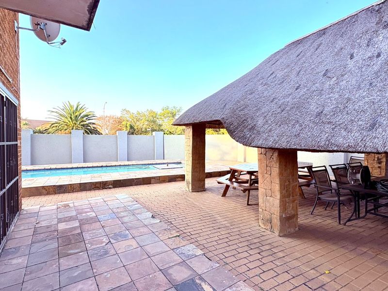 Immaculate Double Storey Home in Ferryvale - Photo 2