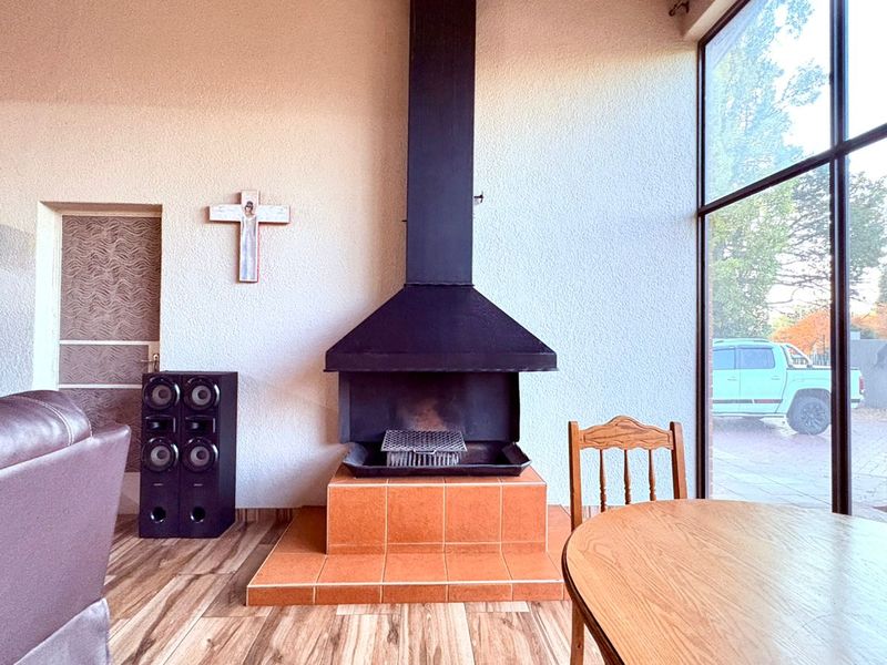 Immaculate Double Storey Home in Ferryvale - Photo 4