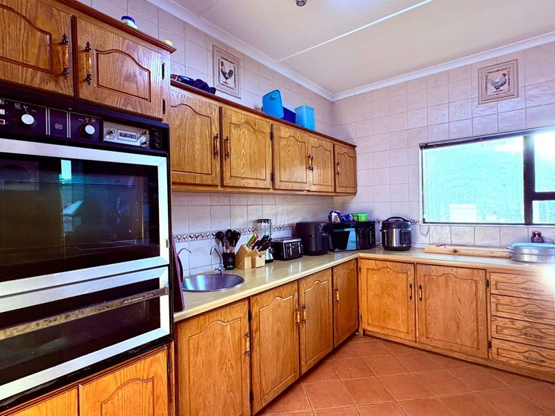 Immaculate Double Storey Home in Ferryvale - Photo 9